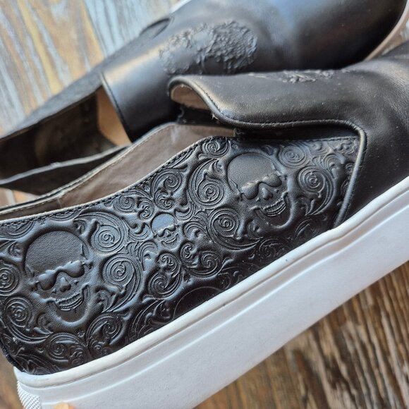 Robert Graham Men\'s US8.5 Floyd Skull Embossed Black Leather Slip On Sneakers